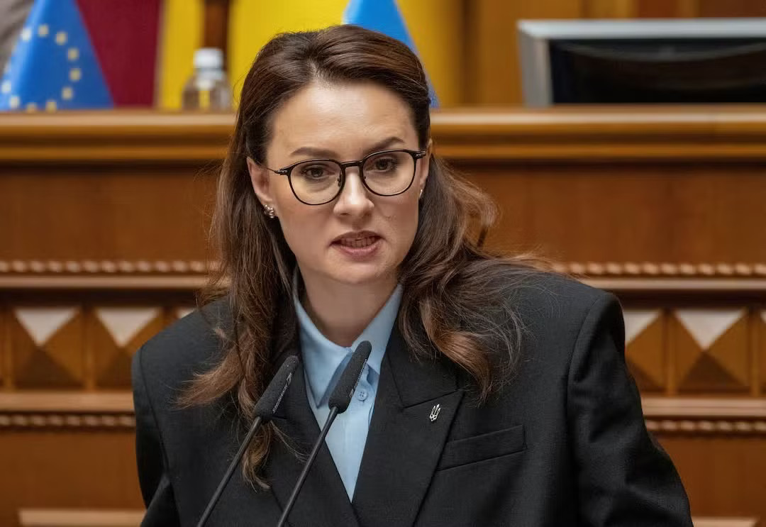 Tổng thống Ukraine Zelensky miễn nhiệm thủ tướng, cải tổ chính phủ - Ảnh 1.