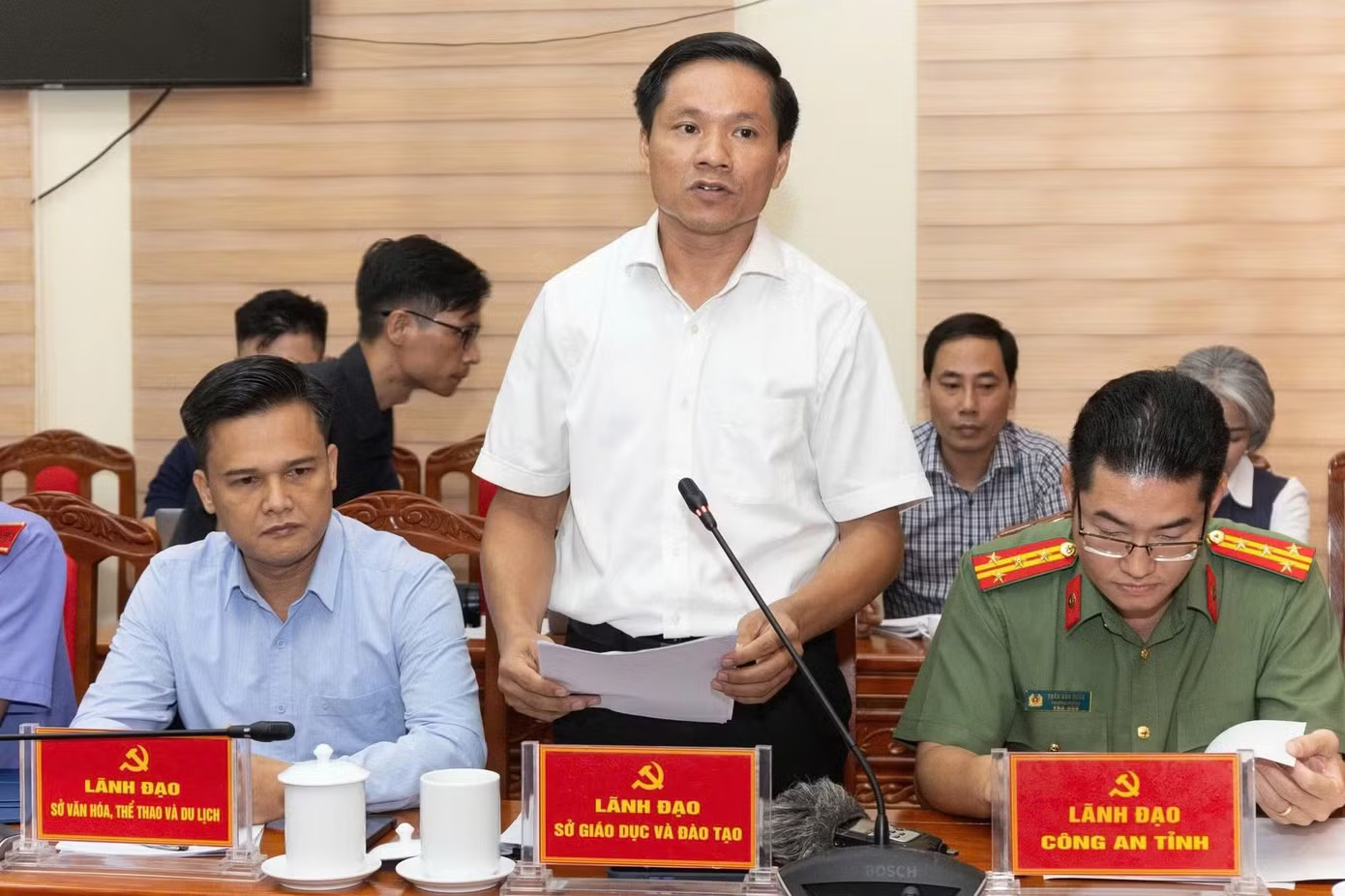 Lãnh đạo Sở GD&ĐT Tuyên Quang đề xuất Bộ GD&ĐT cho thi lại môn Toán tại điểm thi trường chuyên. (Ảnh: Đức Anh) Vụ hơn 140 điểm 10 toán ở Tuyên Quang: Chuyên gia nói gì? - Ảnh 1.