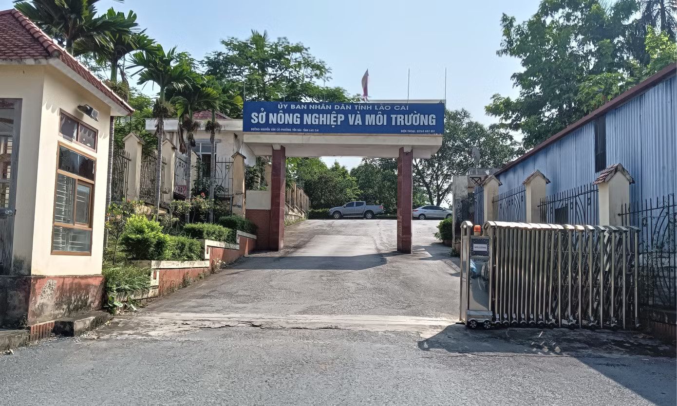 Công an tiến hành điều tra nguyên nhân vụ việc. Thông tin mới vụ nam cán bộ Sở Nông nghiệp và Môi trường Lào Cai tử vong tại cơ quan - Ảnh 1.