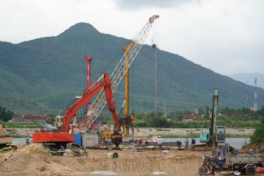 Cao tốc gần 44.000 tỷ băng qua 2 con đèo hiểm trở chạy dọc tỉnh lớn thứ 2 Việt Nam nhận chỉ đạo mới - Ảnh 2.