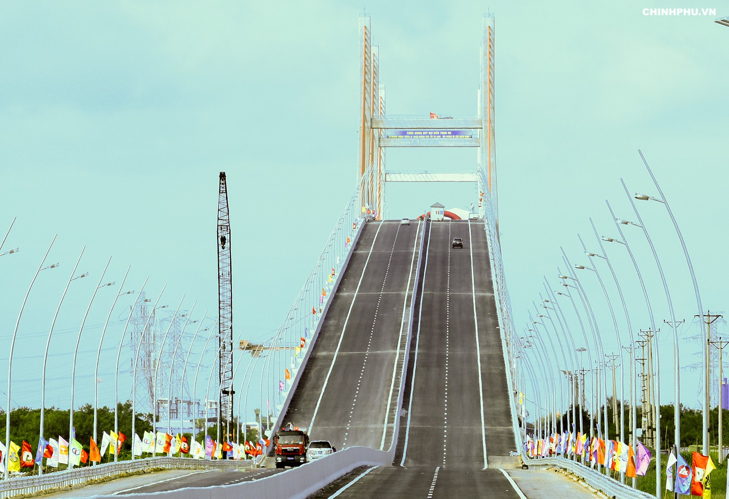 Tuyến cao tốc đắt đỏ nhất Việt Nam: Chỉ dài hơn 24km nhưng tiêu tốn gần 14.000 tỷ, sở hữu siêu cầu dây văng lọt TOP nhiều nhịp nhất thế giới - Ảnh 2.