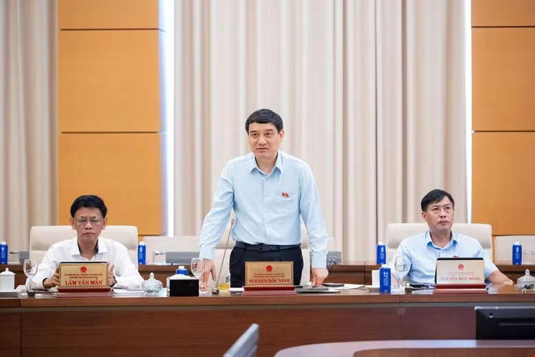 Từ vụ điểm 10 Toán bất thường ở Tuyên Quang, đề xuất tách riêng thi tốt nghiệp và đại học - Ảnh 1.