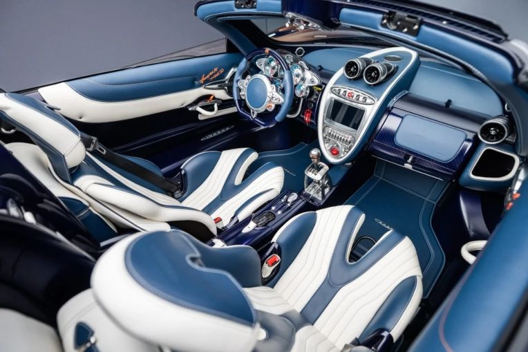 Nội thất Pagani Huayra 70 Derecho