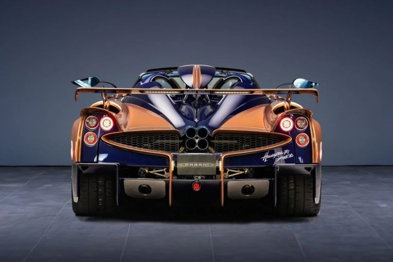 Mặt sau Pagani Huayra 70 Derecho