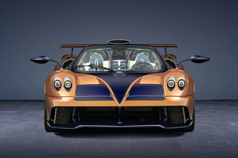 Mặt trước hầm hố Pagani Huayra 70 Derecho