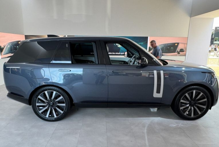 Ngoại hình gần giống các bản hybrid