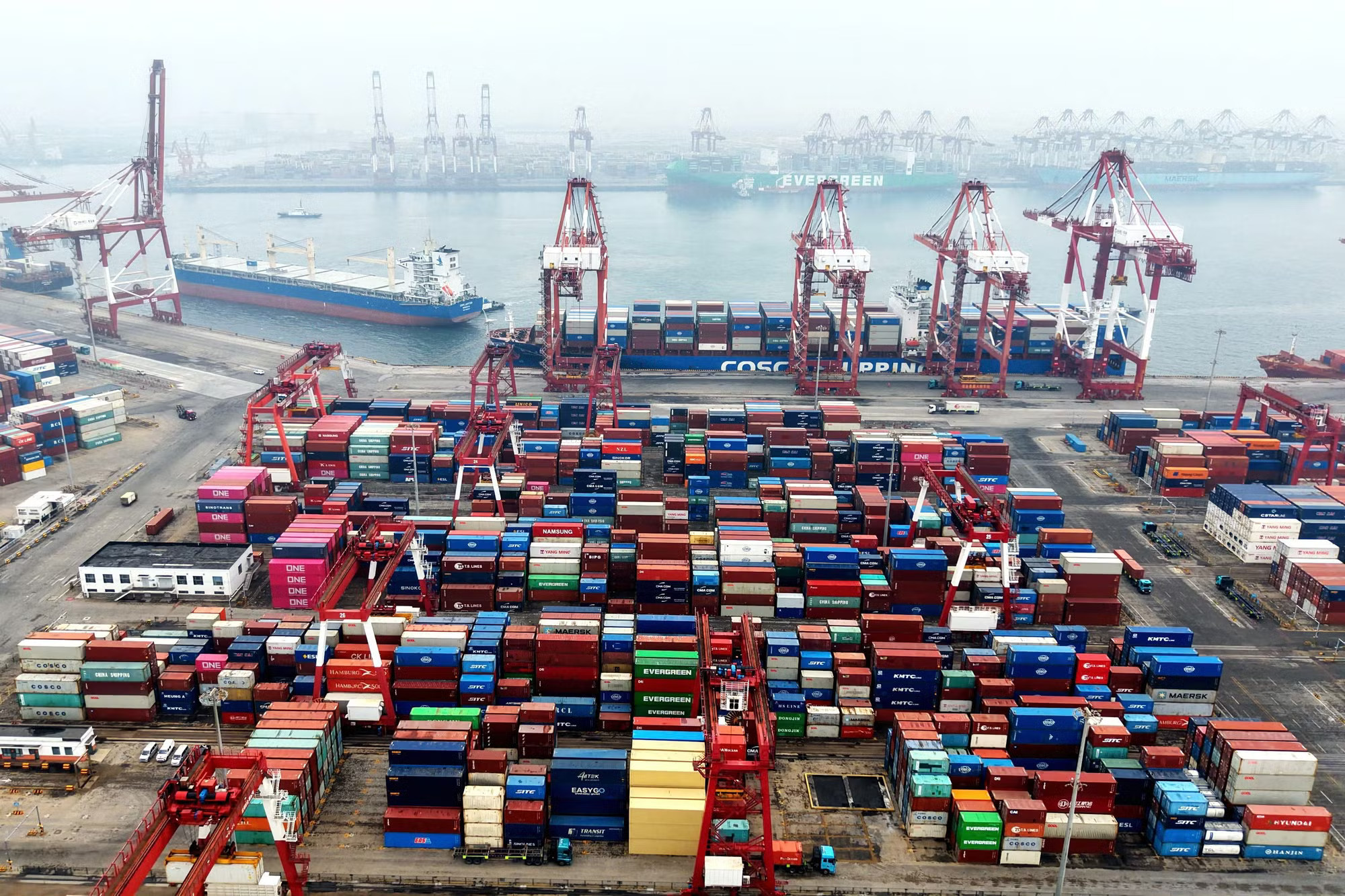 Xuất khẩu là động lực chính của nền kinh tế Trung Quốc. Ảnh: CNN. Vì sao kinh tế Trung Quốc giảm tốc? - Ảnh 4.