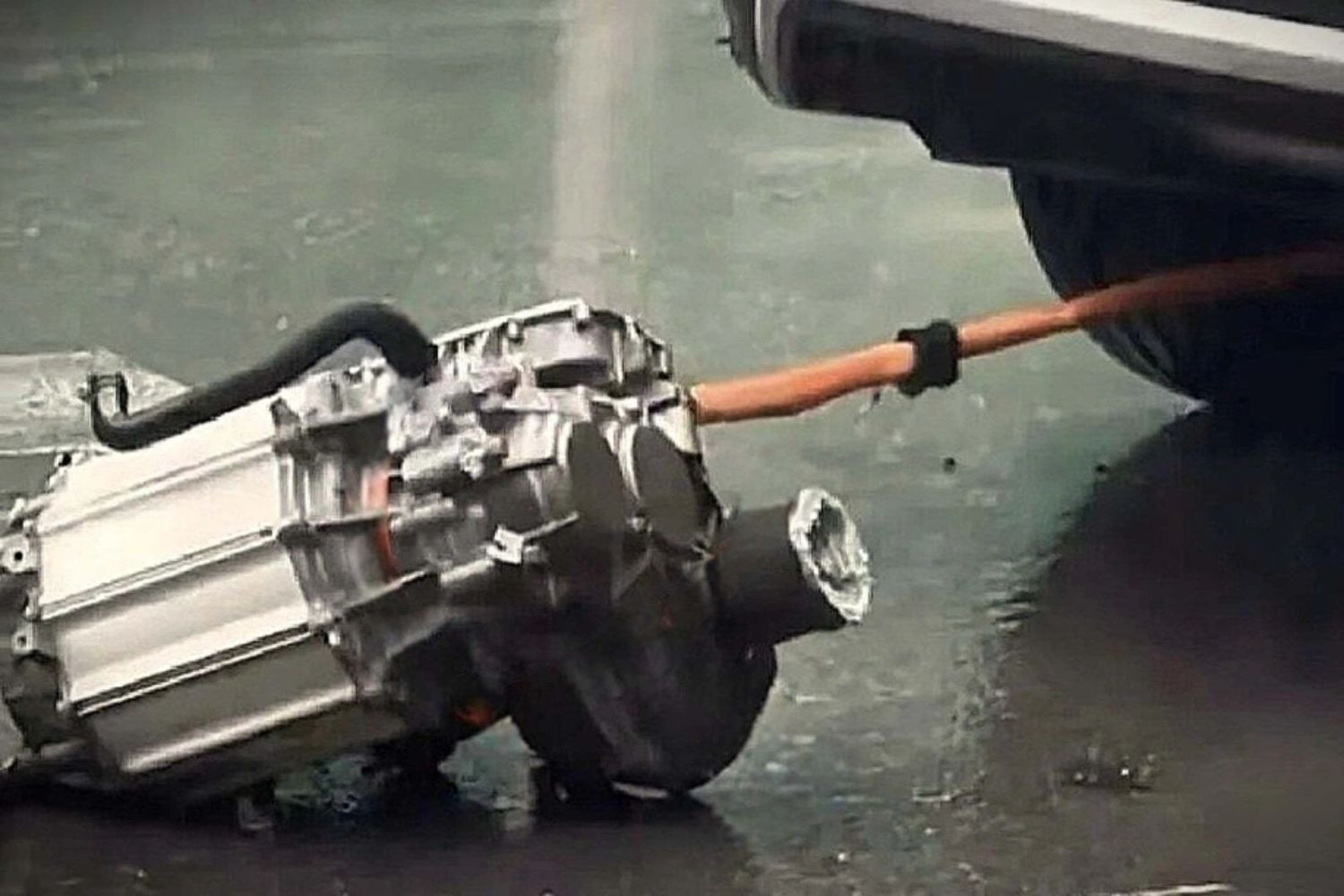 Động cơ xe BYD rơi