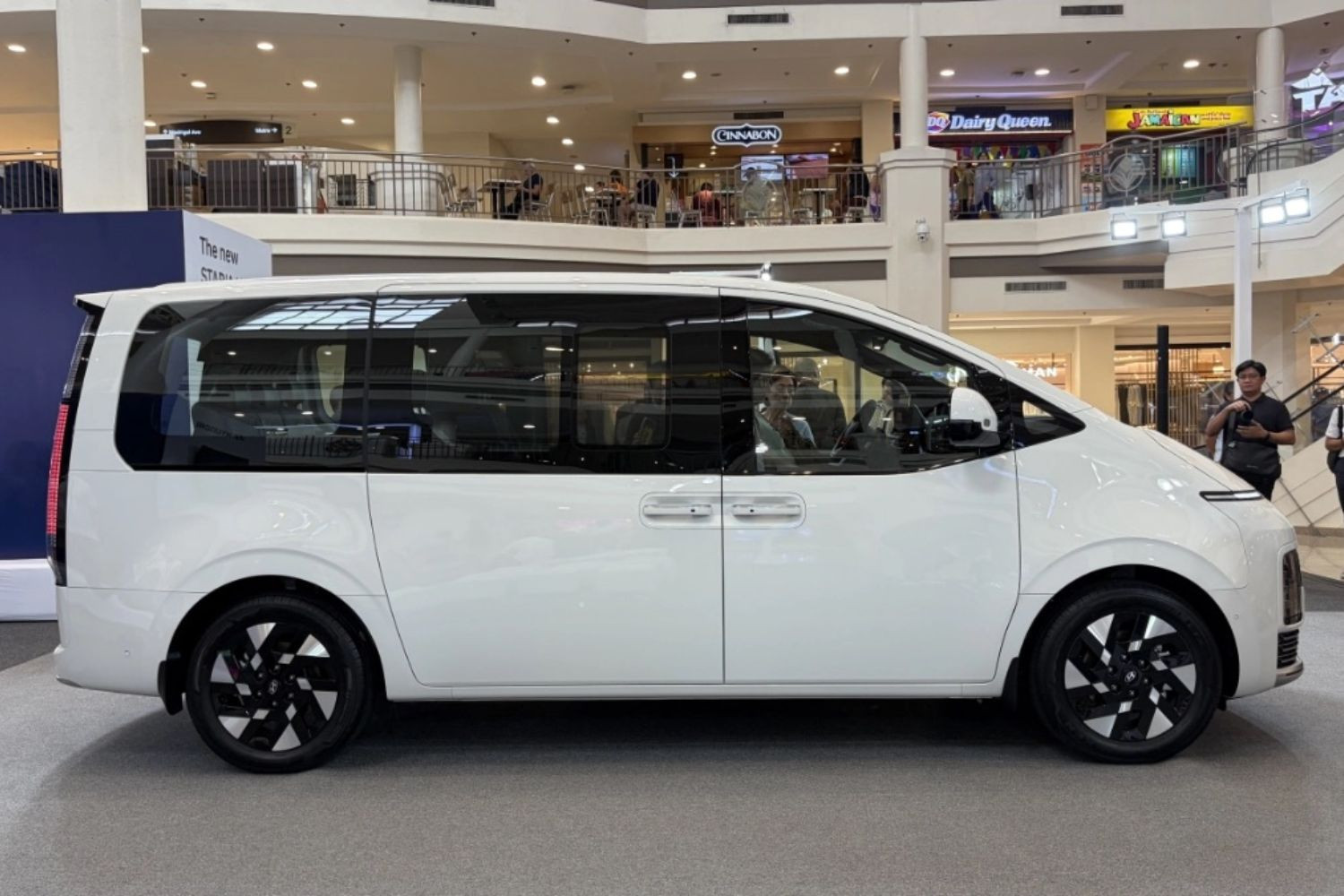 Hyundai Staria Hybrid ra mắt Đông Nam Á