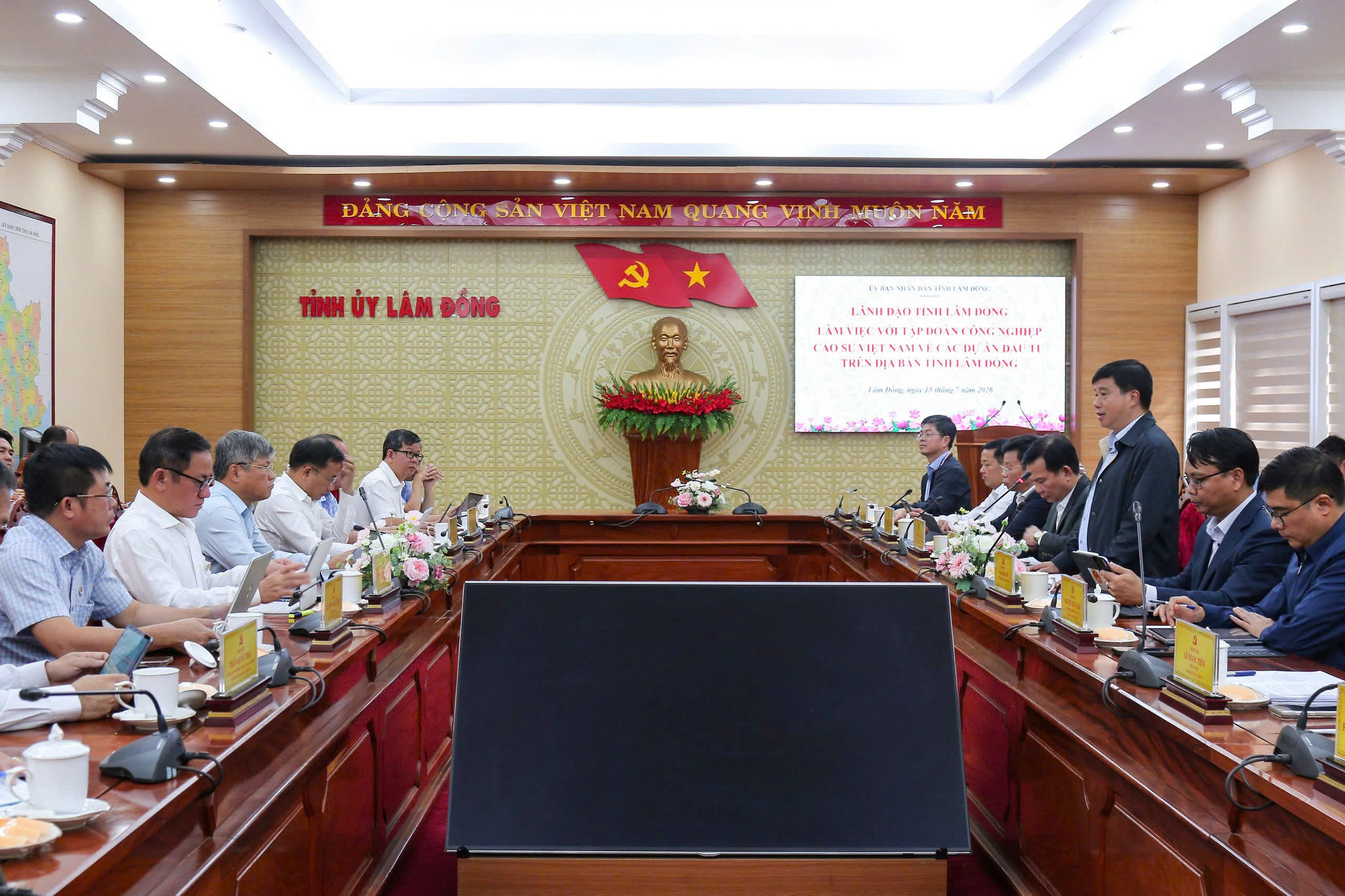 VRG đề xuất chuỗi dự án khu, cụm công nghiệp và năng lượng tái tạo gần 42.000 tỷ tại tỉnh lớn nhất Việt Nam - Ảnh 1.