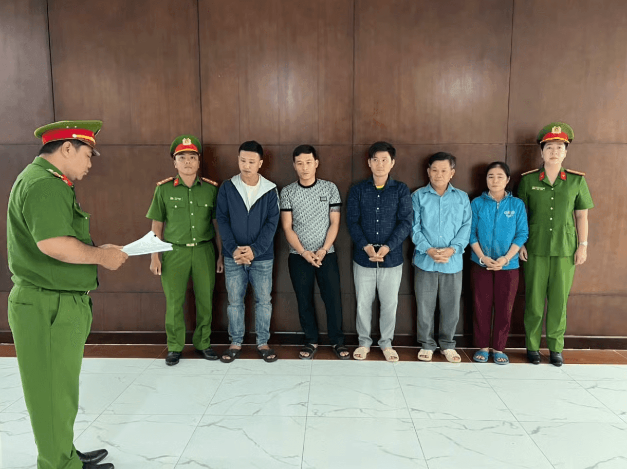 Tịch thu 149kg bột ngọt, 52kg hạt nêm, 547kg bột giặt, hơn 160kg nguyên liệu cùng lượng lớn bao bì, tem nhãn: Khởi tố vợ chồng Chu Văn Thanh SN 1976 và đồng bọn - Ảnh 1.