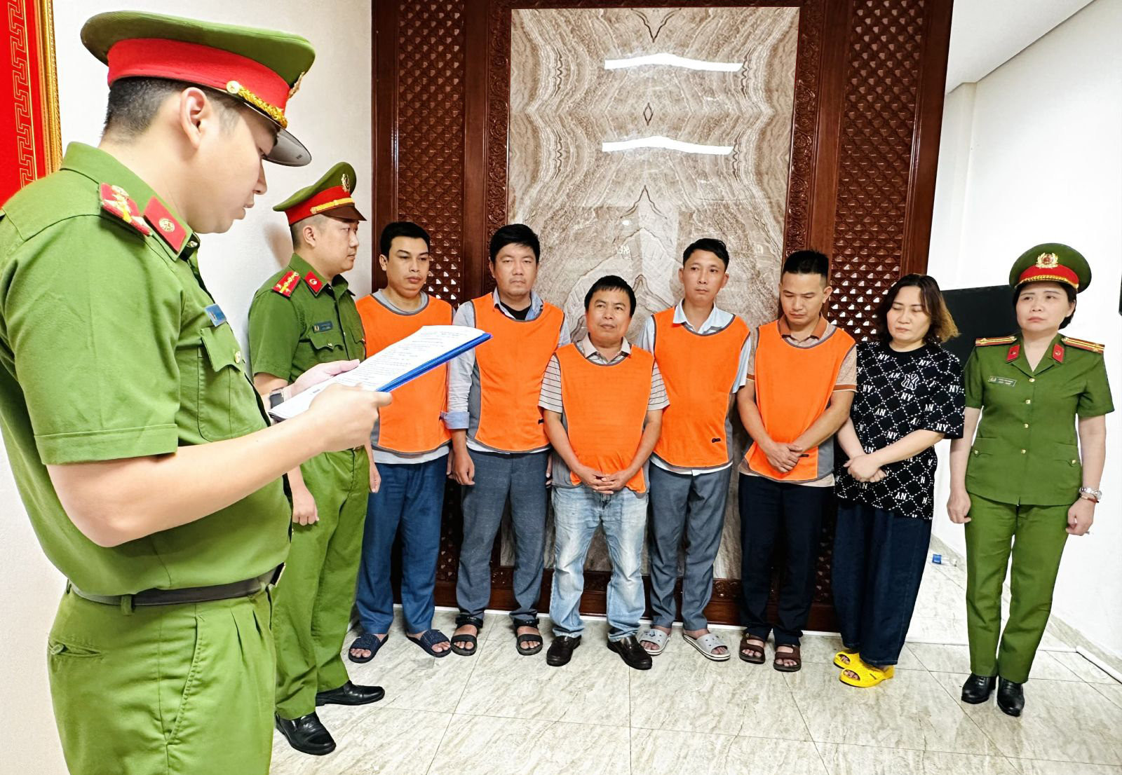 Khởi tố, bắt tạm giam Giám đốc và Phó Giám đốc một công ty xây dựng có tiếng - Ảnh 1.