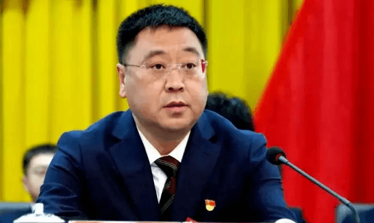 Tịch thu tài sản, khai trừ khỏi Đảng đối với nguyên Bí thư Đảng ủy Trường Cao đẳng Kỹ thuật Công nghiệp sinh năm 1968 tại Trung Quốc - Ảnh 1.