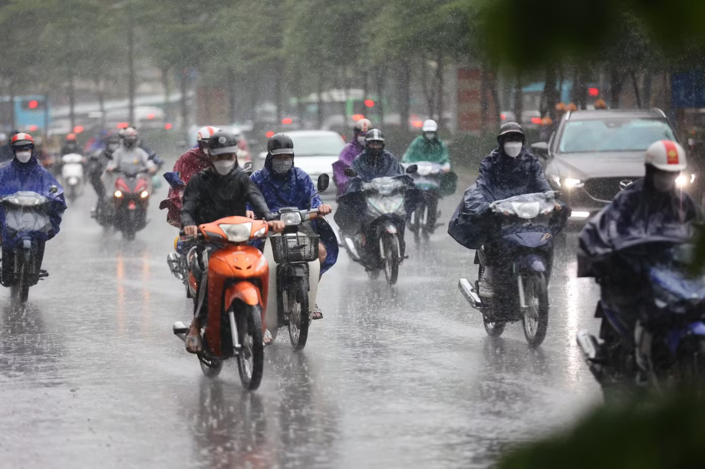 Miền Bắc mưa lớn kéo dài nhiều ngày - Ảnh 1.
