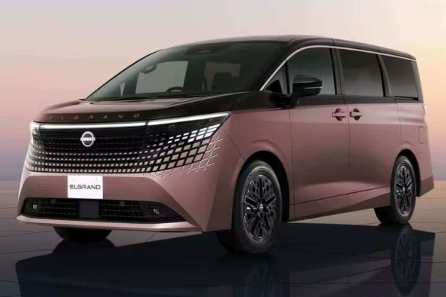 MPV Nissan Elgrand ra mắt