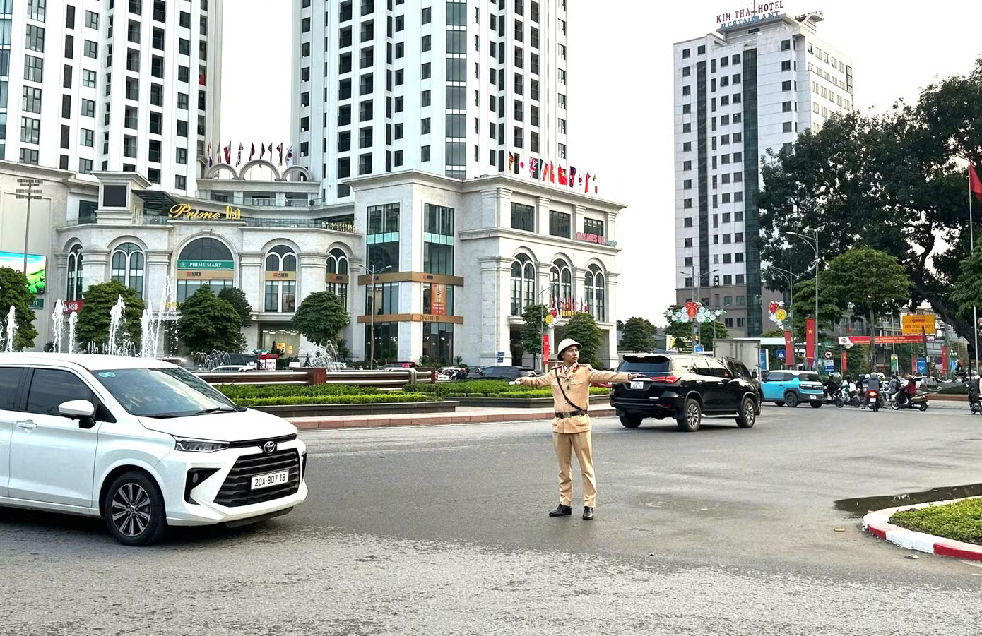 Công an tỉnh Thái Nguyên sẽ tổ chức phân luồng giao thông từ xa. Thái Nguyên tạm cấm một số tuyến đường phục vụ trận bóng đá Việt Nam - Myanmar - Ảnh 1.