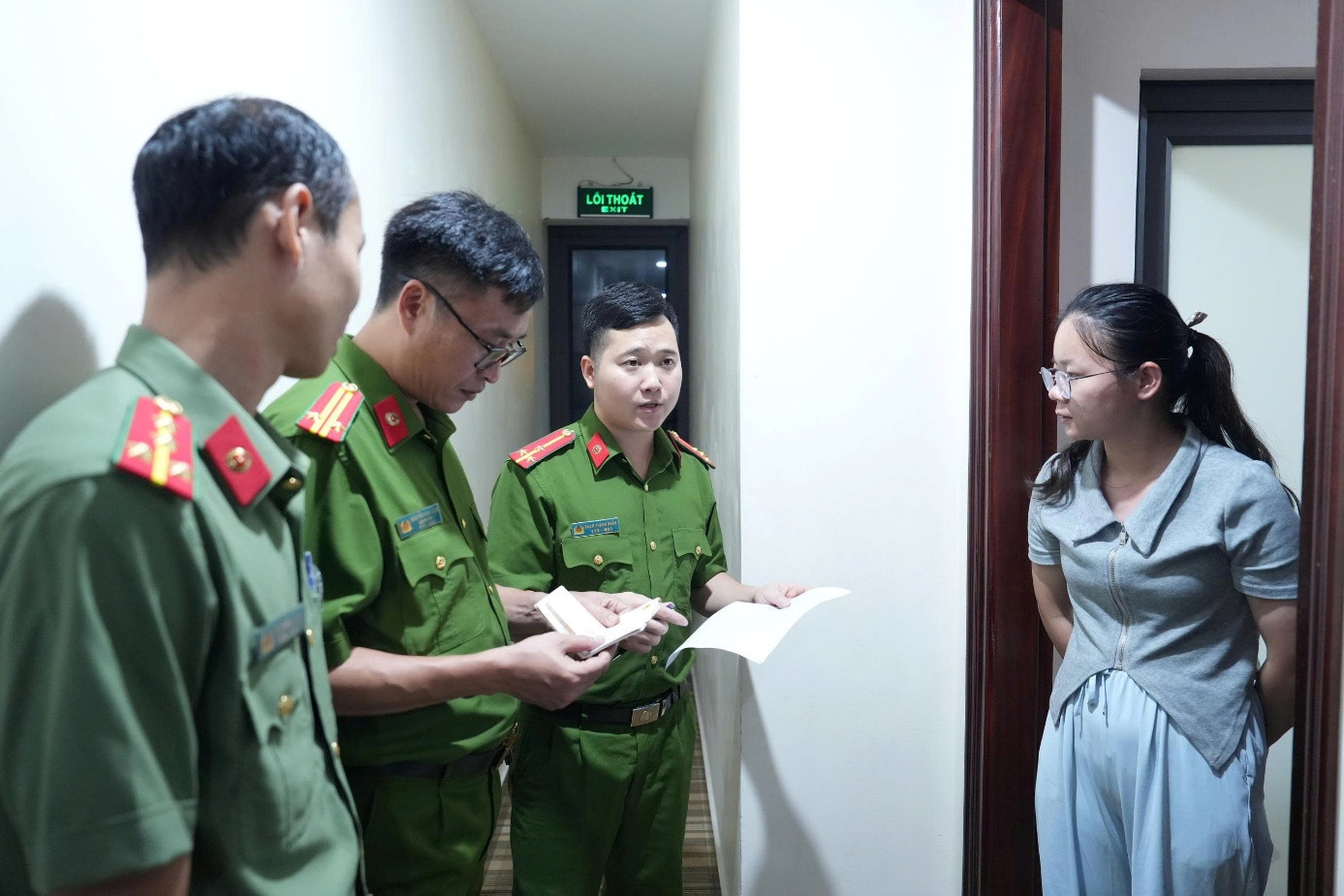kiểm tra cư trú