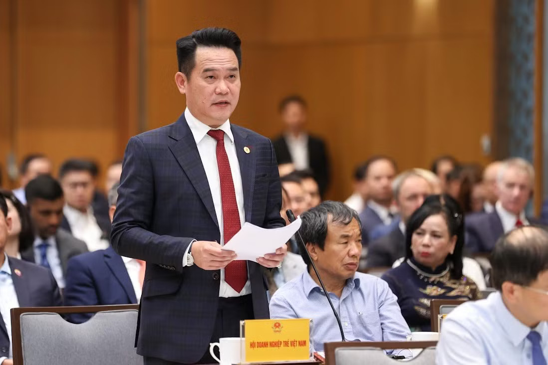 Ông Đặng Hồng Anh tại hội nghị. Ảnh: VGP/Nhật Bắc. Nữ chủ tịch tập đoàn kiến nghị 'nóng' về luồng vốn xanh - Ảnh 2.
