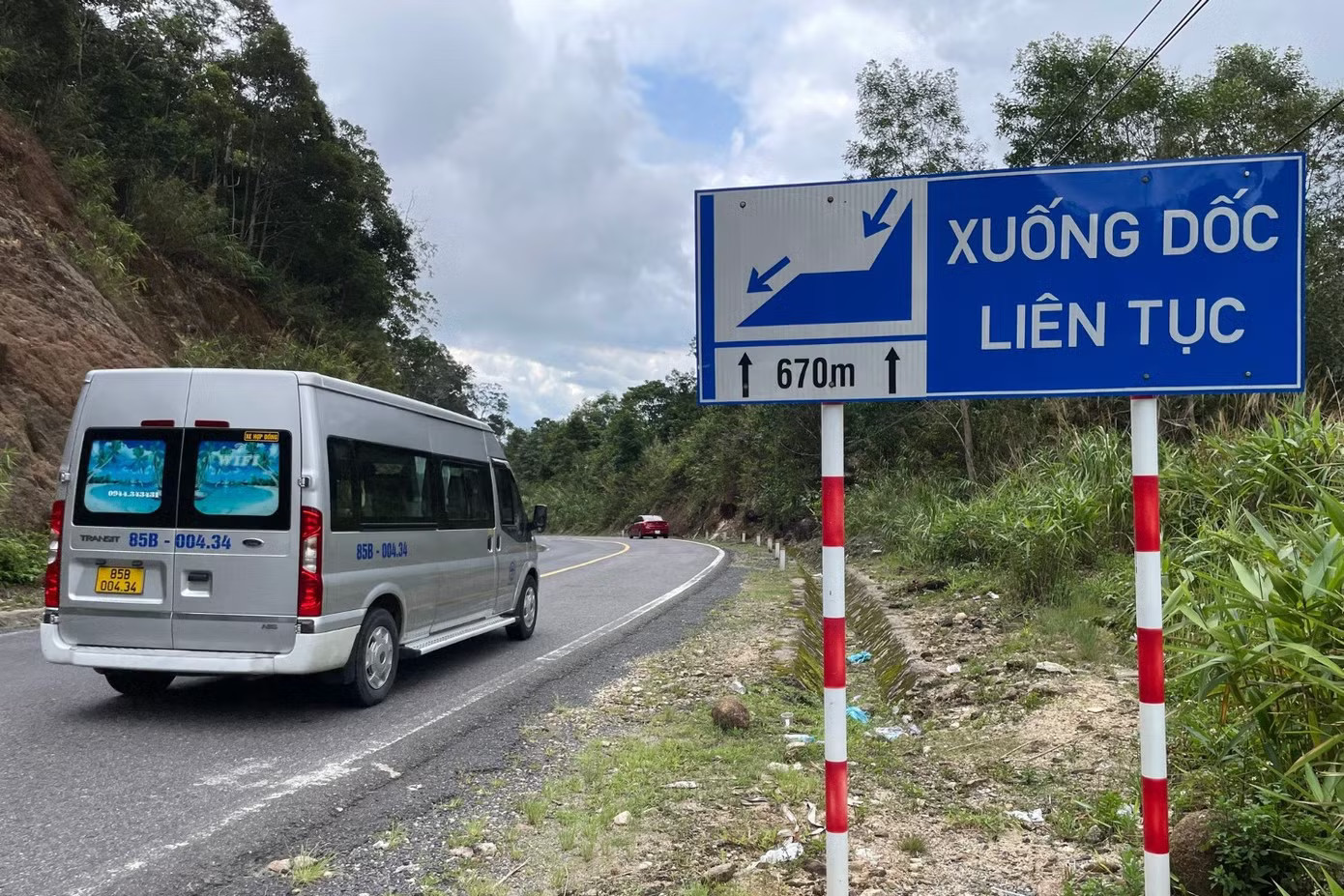 Những lưu ý khi lái xe qua khu vực có nguy cơ sạt lở - Ảnh 4.