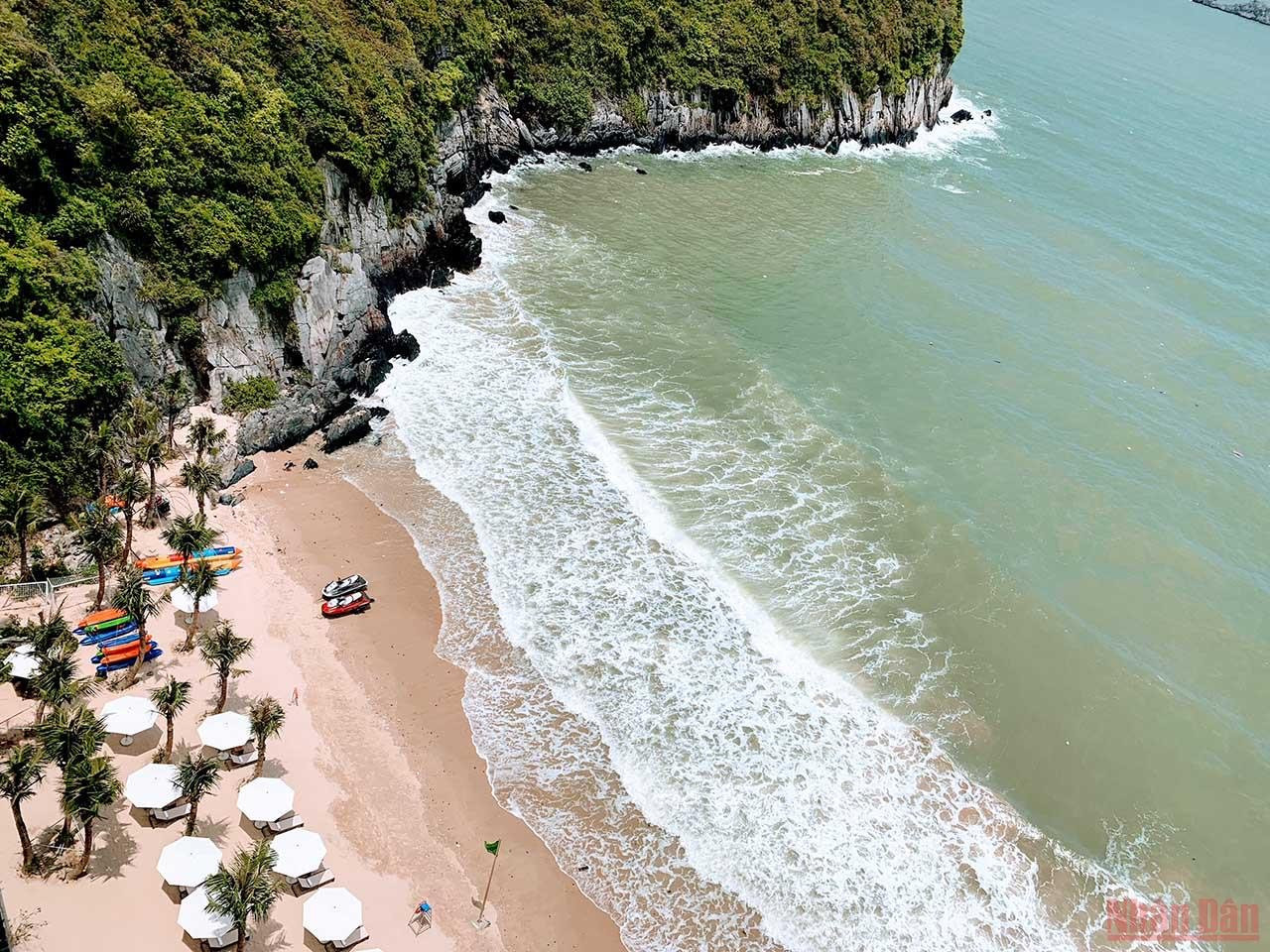 Bãi tắm Cát Bà