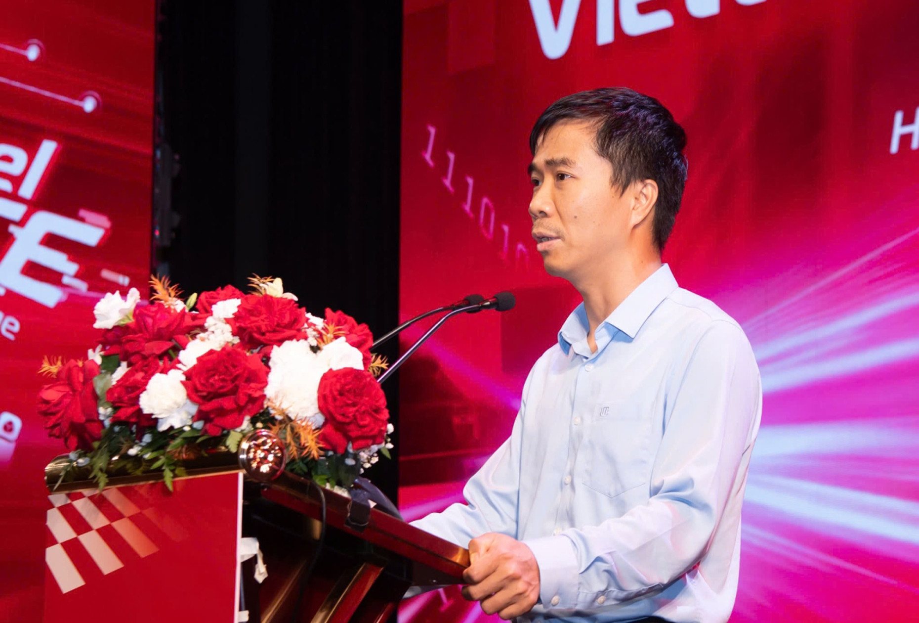 Lãnh đạo Viettel cho biết phải mất 11 năm đi xin cơ chế tiền lương đặc thù, dự án sản xuất chip cũng gặp rất nhiều khó khăn về công nghệ
