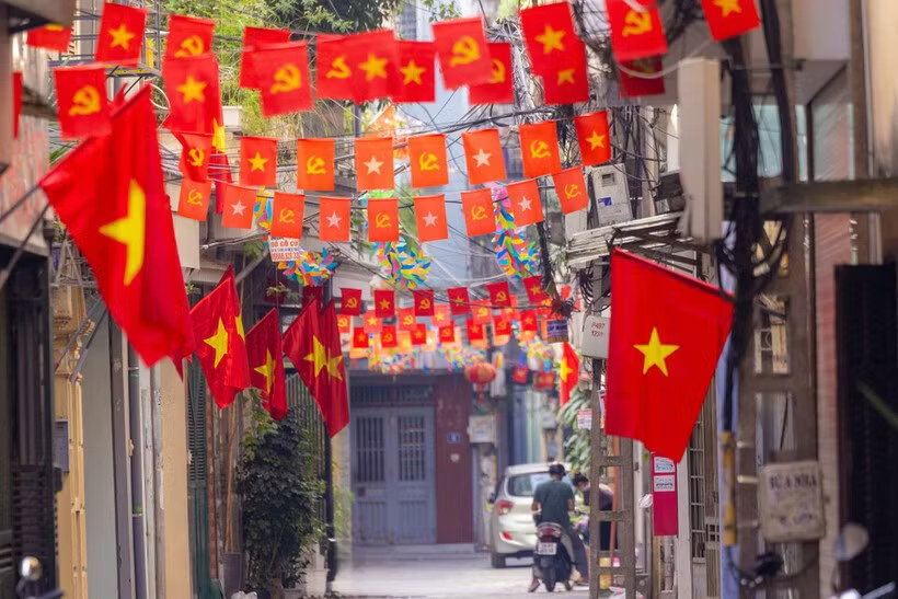 Khẩn trương giải quyết chính sách đối với người hoạt động không chuyên trách ở thôn, tổ dân phố. (Ảnh minh họa) Bộ Nội vụ hướng dẫn giải quyết chính sách cho người hoạt động không chuyên trách nghỉ việc do sáp nhập - Ảnh 1.