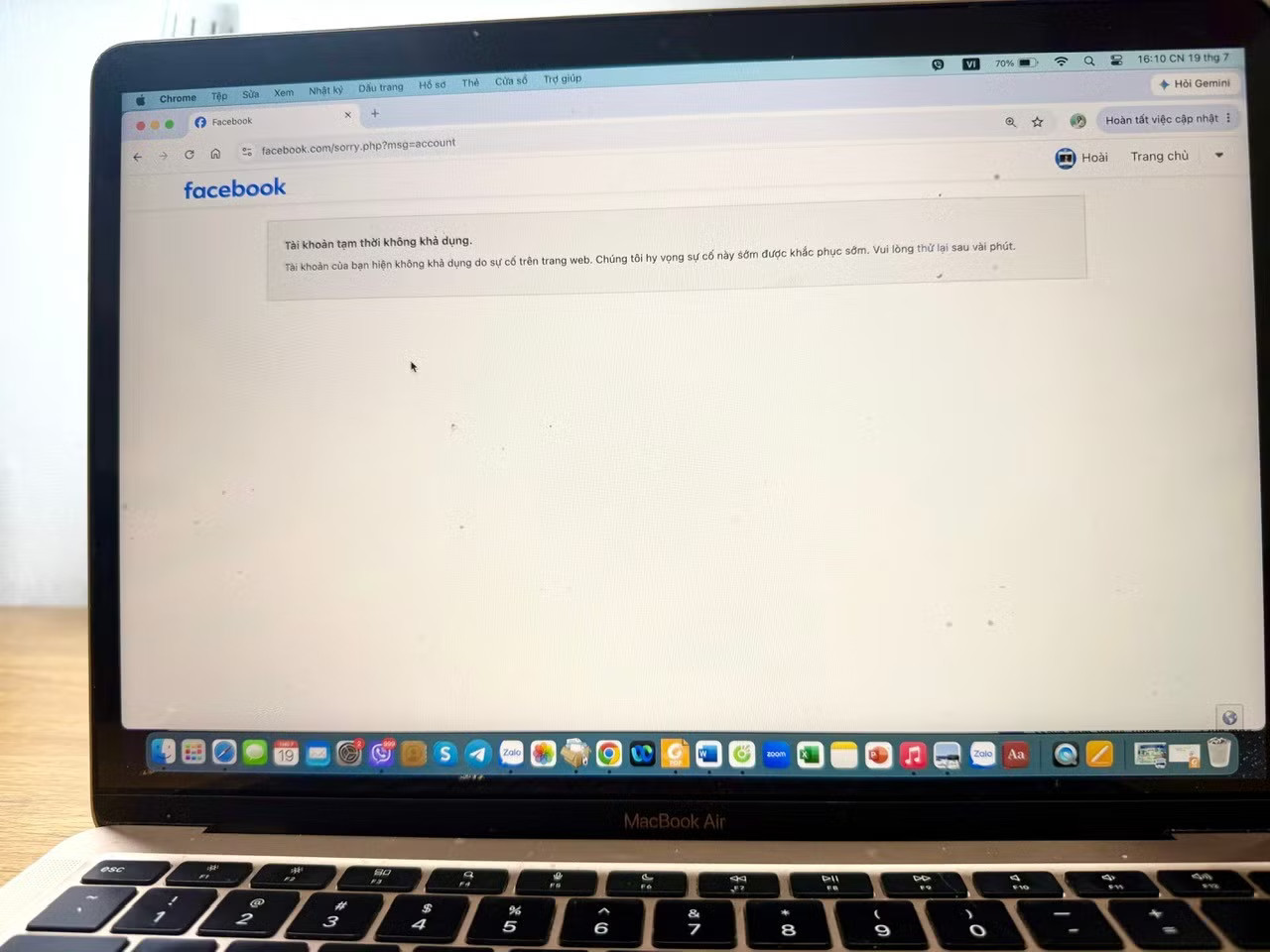 Facebook gặp sự cố từ khoảng 20h30 chiều nay, giờ Việt Nam. Website Facebook, Messenger gặp sự cố - Ảnh 1.