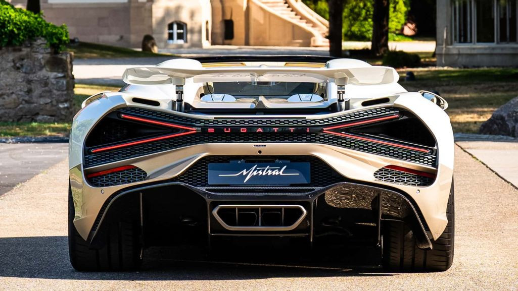 Phần đuôi xe Bugatti Mistral