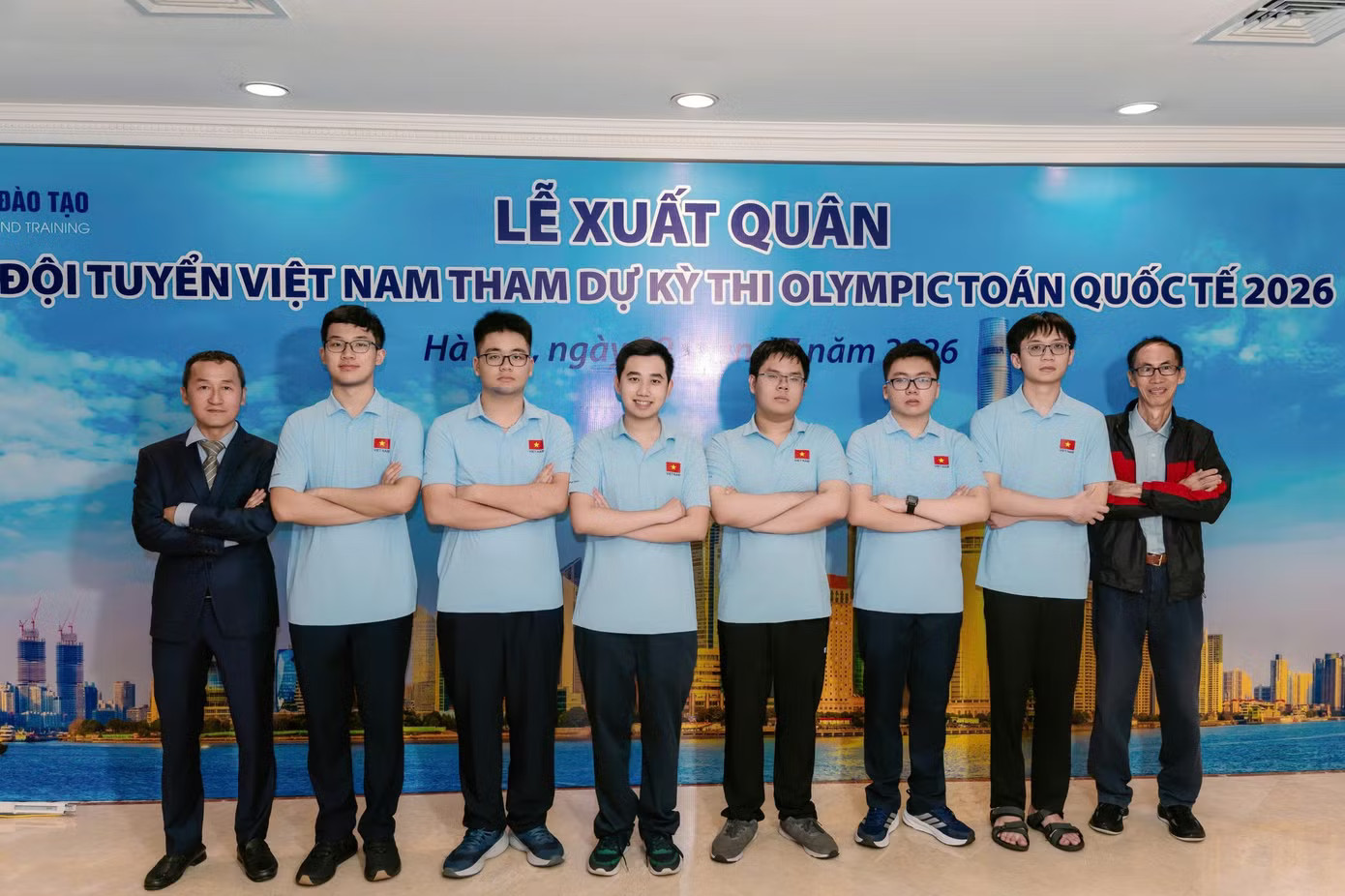 Đội tuyển Việt Nam tham dự Olympic Toán quốc tế năm nay. Olympic Toán quốc tế: Việt Nam thăng hạng, xếp thứ 5 toàn đoàn - Ảnh 1.