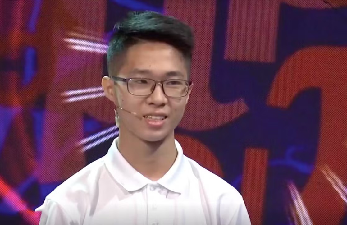 Đức Minh thể hiện phong độ xuất sắc. Nam sinh Hà Nội giành vòng nguyệt quế, vào thi quý Đường lên đỉnh Olympia - Ảnh 1.