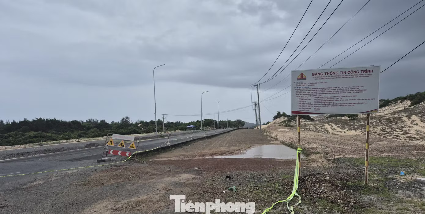 Nhân công đủ, có mặt bằng nhưng nhiều đoạn vẫn phải đợi chờ nguồn vật liệu. Đường ven biển TPHCM - Lâm Đồng 'khát' vật liệu, mặt bằng - Ảnh 10.