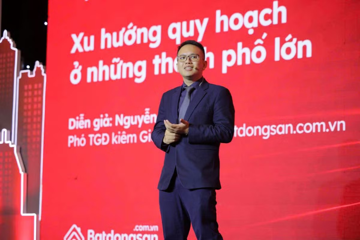 Ông Nguyễn Quốc Anh, Phó Tổng Giám đốc Batdongsan.com.vn, chia sẻ bài học tái quy hoạch đô thị từ Thượng Hải và Seoul. Giá nhà Thượng Hải tăng 13 lần sau 25 năm tái quy hoạch: Cơ hội nào cho bất động sản Hà Nội sau 'đại phẫu' đô thị? - Ảnh 2.