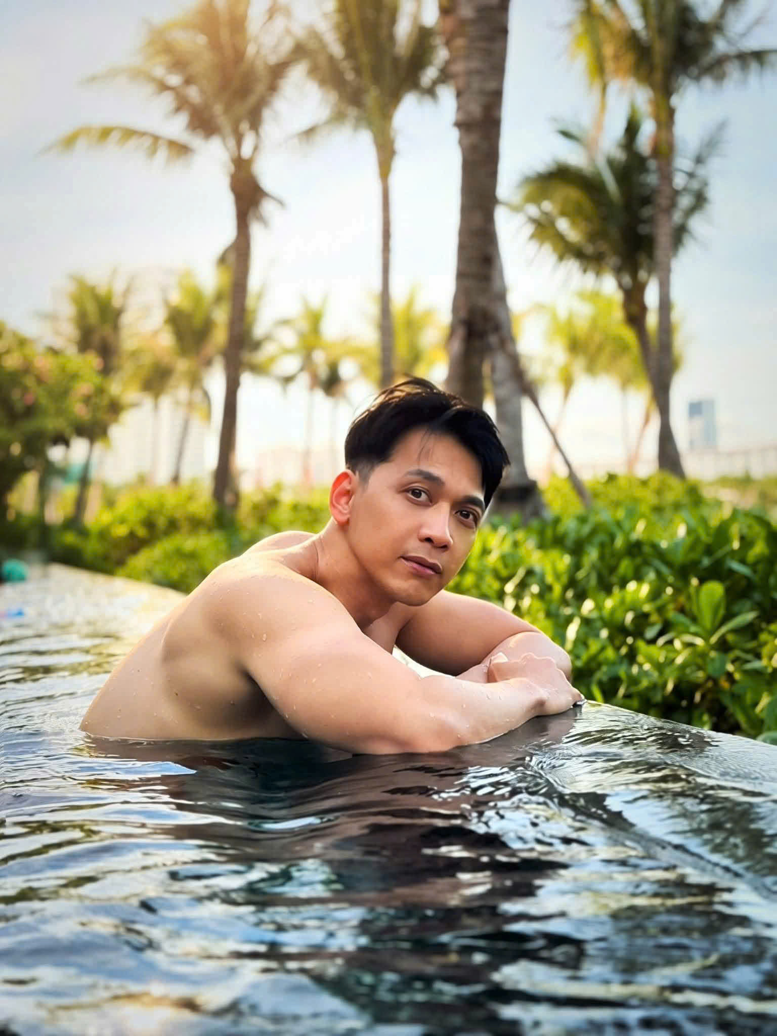 Chủ tịch ACB Trần Hùng Huy khoe cơ bụng 6 múi, than thở lịch trình 'họp 3 ngày từ sáng đến tối' - Ảnh 5.