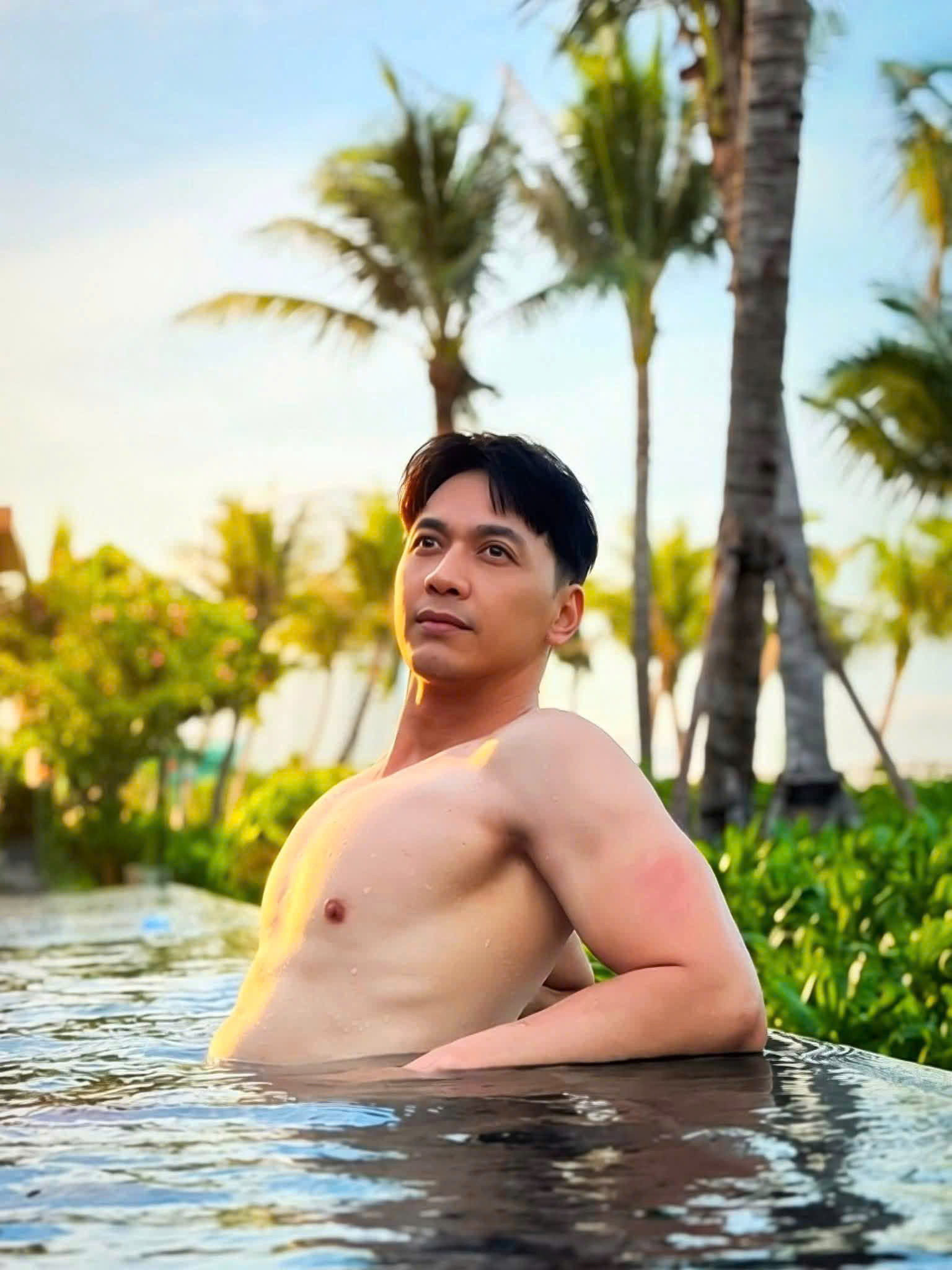 Chủ tịch ACB Trần Hùng Huy khoe cơ bụng 6 múi, than thở lịch trình 'họp 3 ngày từ sáng đến tối' - Ảnh 6.