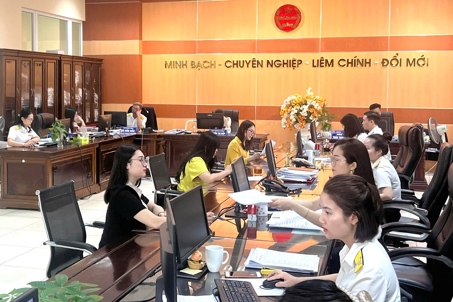 Cục Thuế phát hiện nhiều trường hợp bị khai khống thu nhập, người dân cần làm ngay việc này trên eTax Mobile - Ảnh 1.