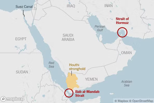 Vị trí của eo biển Bab el-Mandeb và eo biển Hormuz. Đồ họa: Mapbox/New York Times. Phong tỏa Bab el-Mandeb có thể châm ngòi cú sốc kinh tế toàn cầu mới - Ảnh 1.