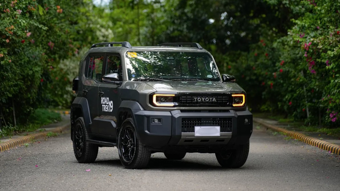 Toyota Land Cruiser FJ -1