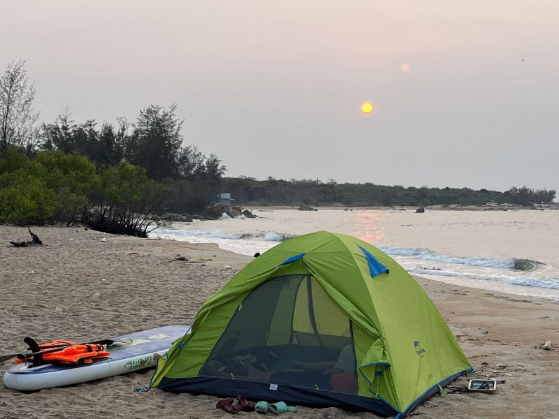 Cắm trại trên biển Hồ Cốc đem lại trải nghiệm khó quên. Ảnh- Hồ Cốc Camping