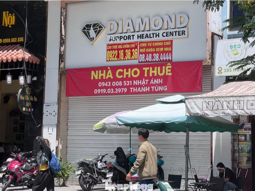 Đóng cửa hàng loạt, nhiều tiệm kim cương ở TPHCM đổ lỗi cho khách hàng - Ảnh 8.