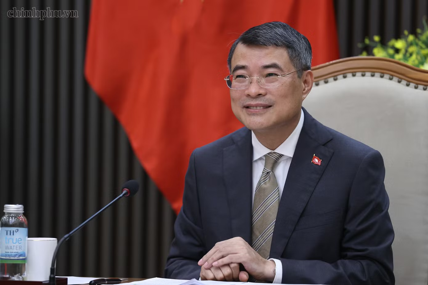 Thủ tướng Lê Minh Hưng tại cuộc điện đàm với Thủ tướng Canada. Ảnh: VGP Thủ tướng Lê Minh Hưng điện đàm với Thủ tướng Canada - Ảnh 1.