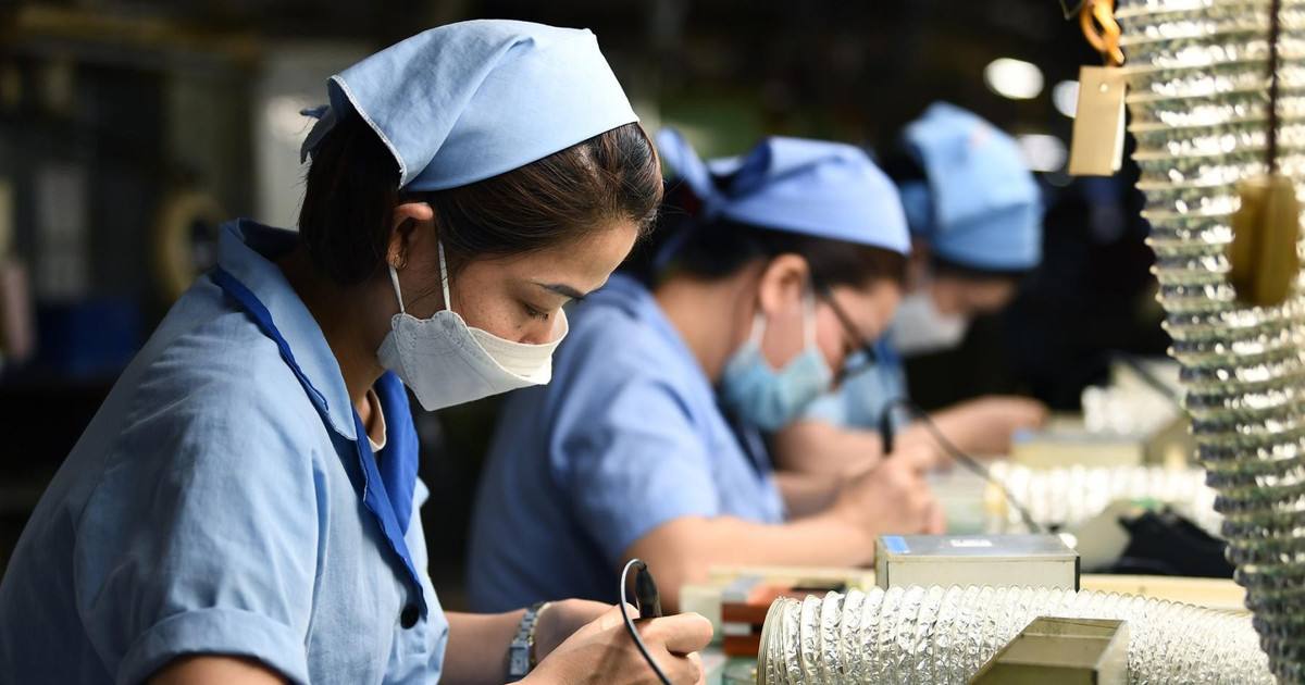Bộ Nội vụ nêu lý do cần tăng lương tối thiểu từ đầu năm 2027 Bộ Nội vụ nêu lý do cần tăng lương tối thiểu từ đầu năm 2027