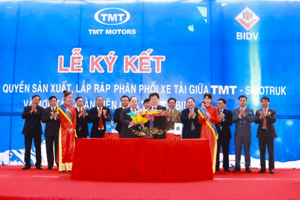tmtmoto_2-hop-tac-sinotruk-tmt-2018-2019-600x400.png