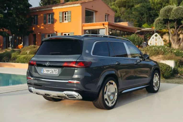 Đèn hậu tích hợp họa tiết ngôi sao