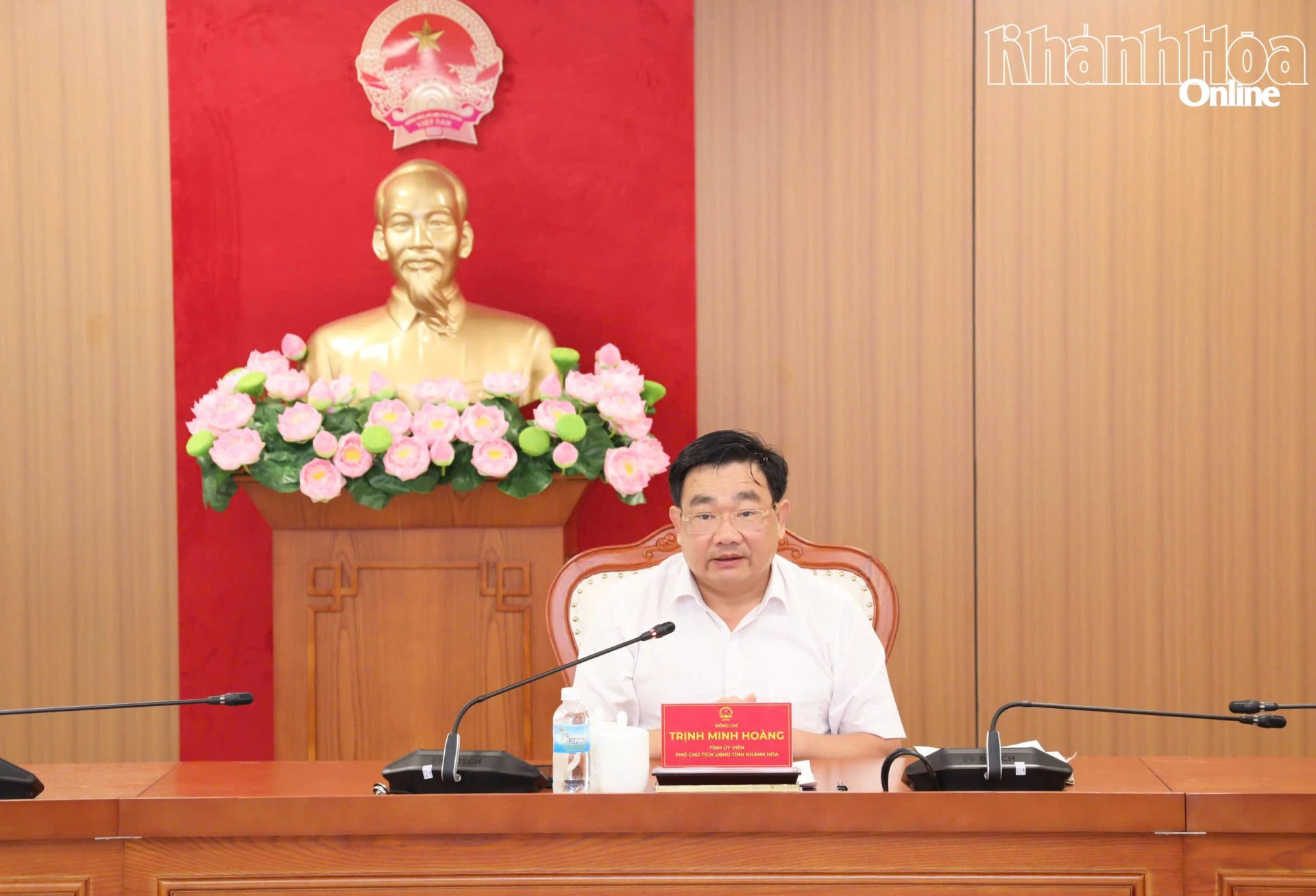 Trịnh Minh Hoàng - Phó Chủ tịch UBND tỉnh Khánh Hòa chủ trì cuộc họp (Ảnh Báo Khánh Hòa)-compressed