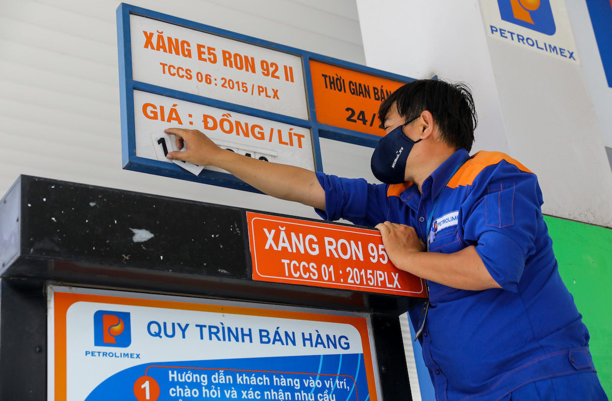 Bộ Công thương đề xuất doanh nghiệp bán lẻ được tự quyết giá xăng dầu - Ảnh 1.