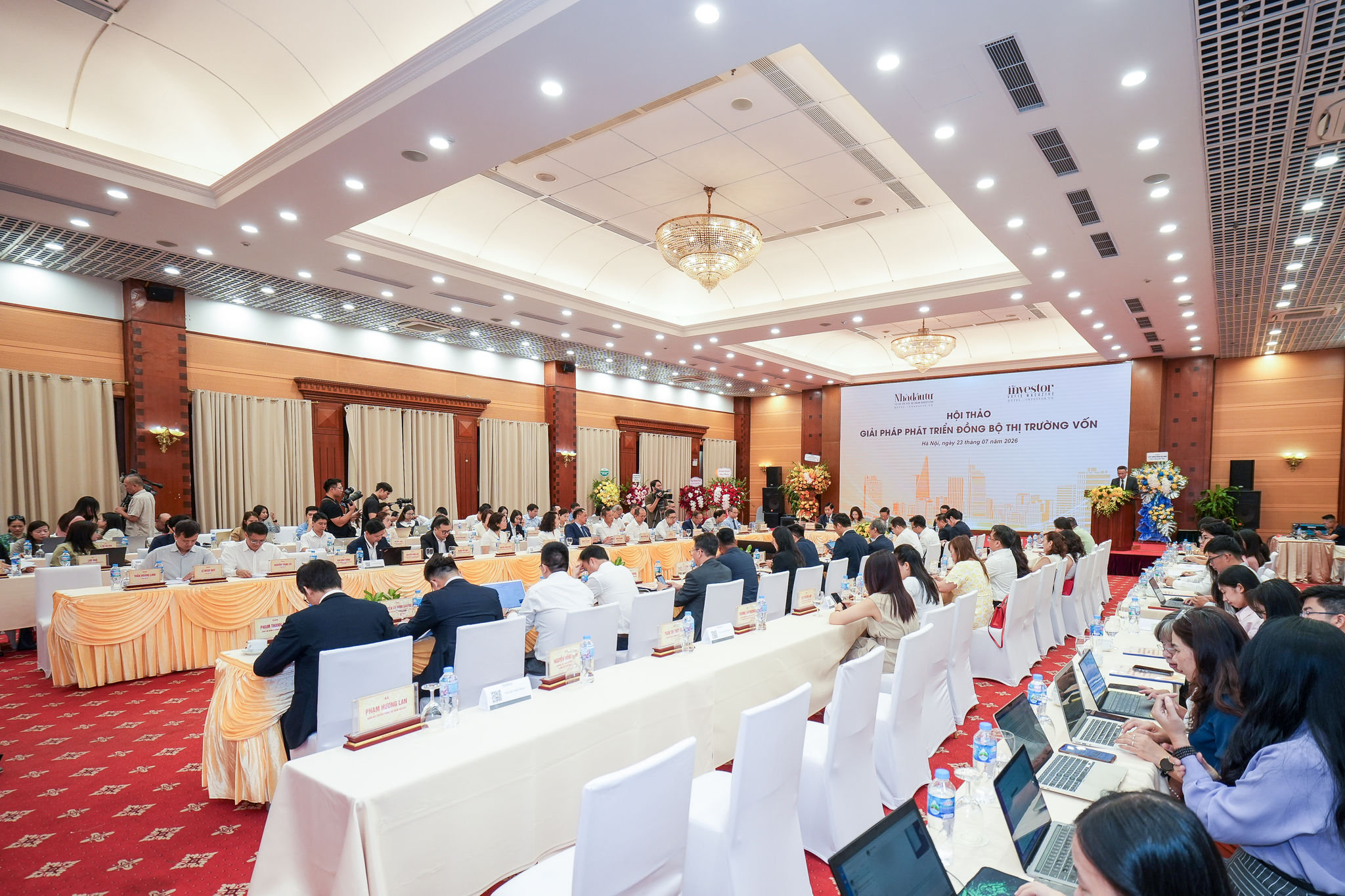 TS. Cấn Văn Lực nêu 5 rủi ro với thị trường chứng khoán, cảnh báo dư nợ margin lên 445.000 tỷ đồng - Ảnh 1.