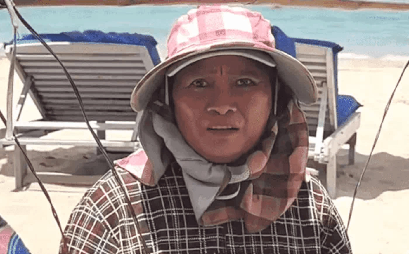 Thu giữ quang gánh của người bán hàng rong từng gây 'sốt' toàn cầu, yêu cầu không bán hàng tại khu vực có biển cấm