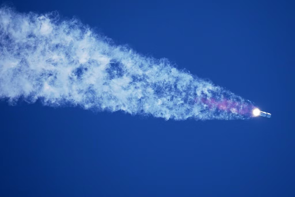 Tên lửa khổng lồ của tỷ phú Elon Musk làm nên điều ngoạn mục với ‘số 13 may mắn’ - Ảnh 3.