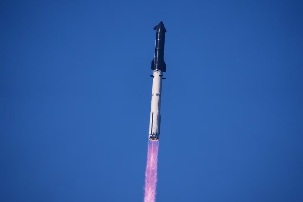 Tên lửa khổng lồ của tỷ phú Elon Musk làm nên điều ngoạn mục với ‘số 13 may mắn’ - Ảnh 4.