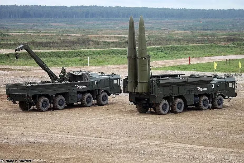 Tên lửa đạn đạo tầm ngắn Iskander của Nga. Ảnh: Army Recognition. ‘Nếu điều đó xảy ra, Ukraine sẽ chỉ còn là vùng đất đầy hố bom giống bề mặt Mặt Trăng’ - Ảnh 5.